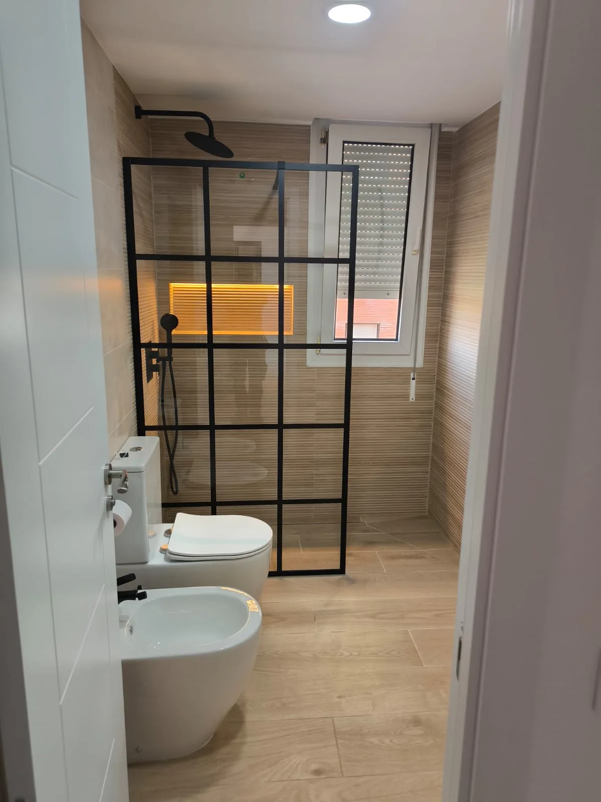 Baño minimalista