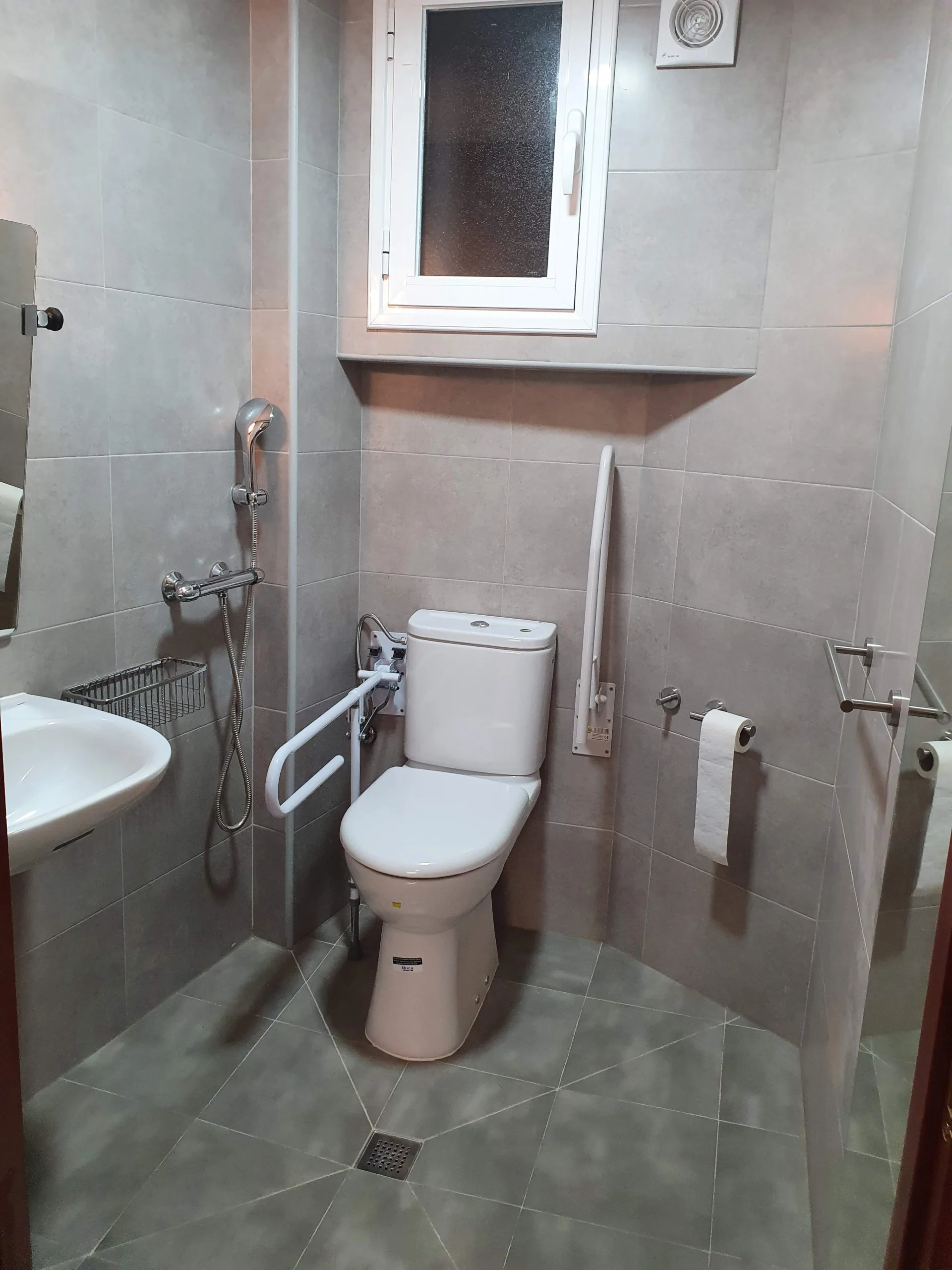 Baño adaptado minusválidos